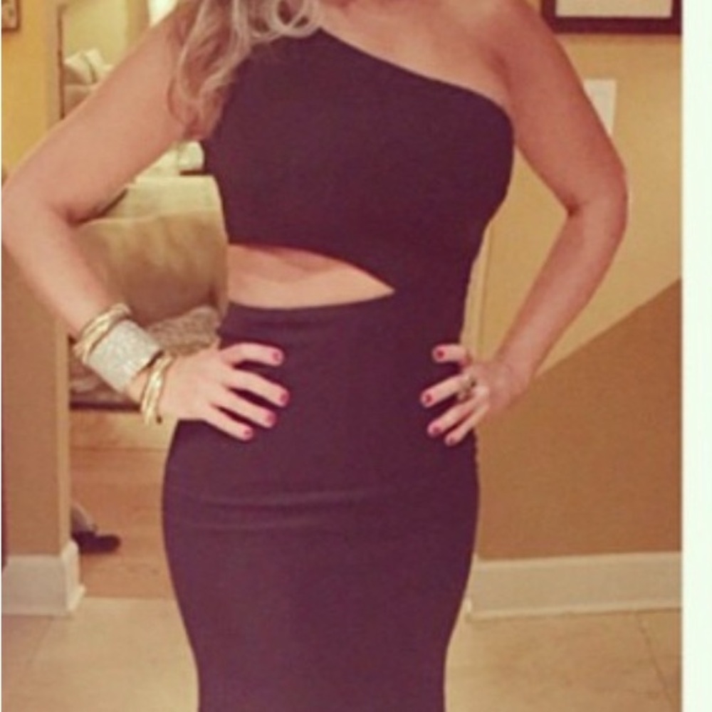 Black One-Shoulder Cutout Dress